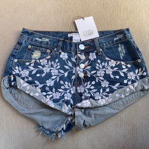 Glamorous jean floral shorts size medium brand new w tags